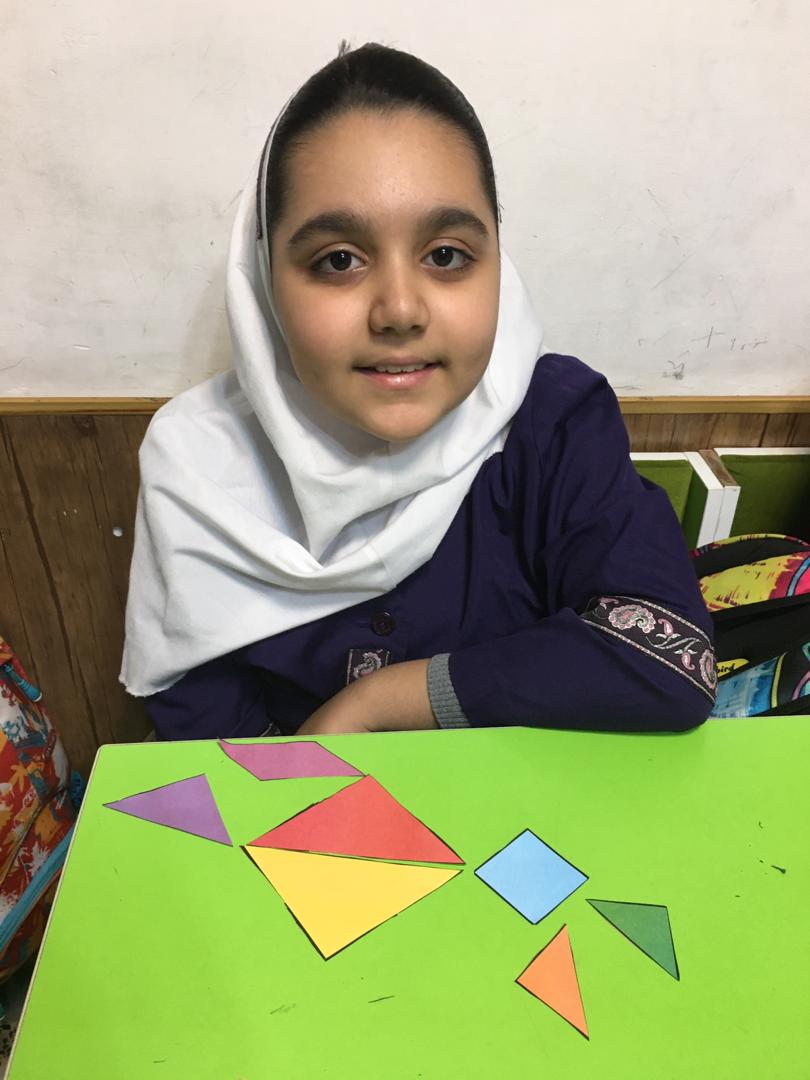 بازی با تانگرام در زنگ ریاضی کلاس سوم